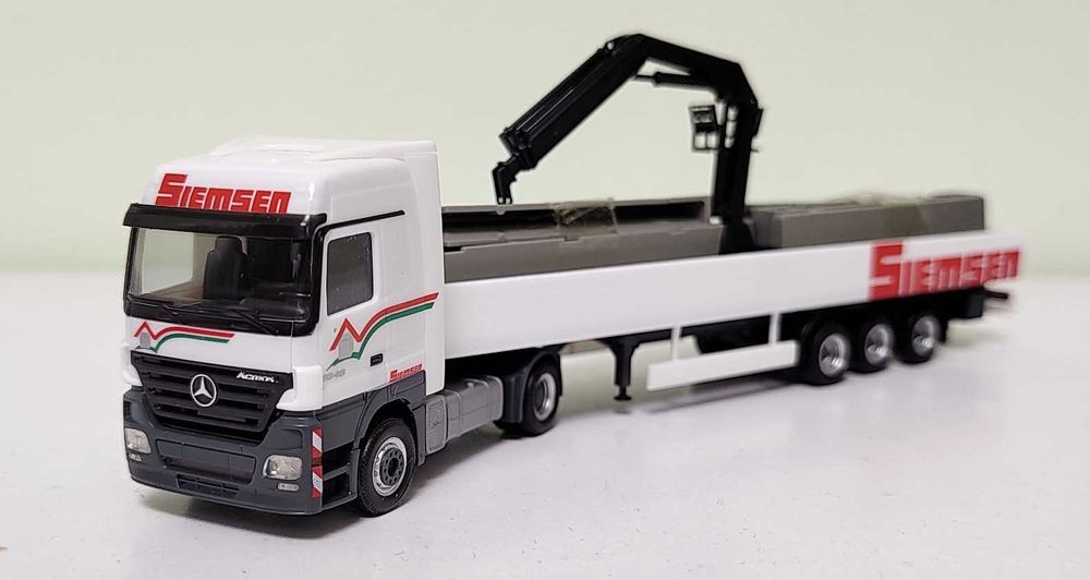 masinuta macheta Herpa camion cu macara si incarcatura scara 1:87  H0