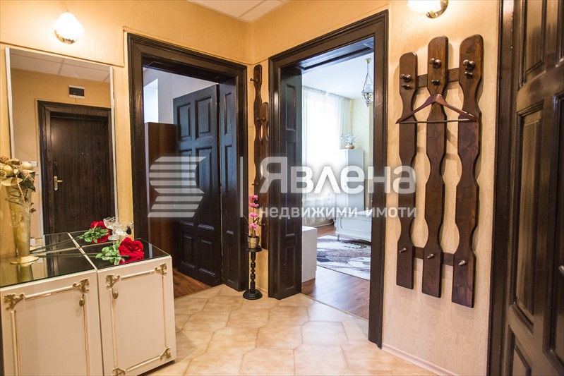 Дава се под наем Етаж от къща в Варна, Център - 190 кв.м за 1050 € - Снимка #4