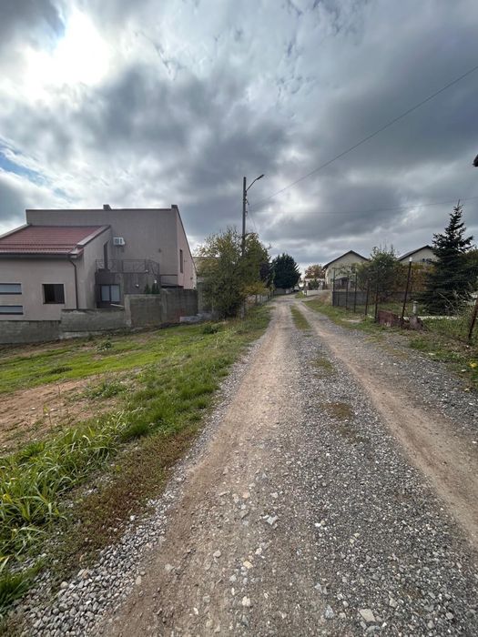 Teren intravilan 952 mp Brănești ideal casă, utilități la limită