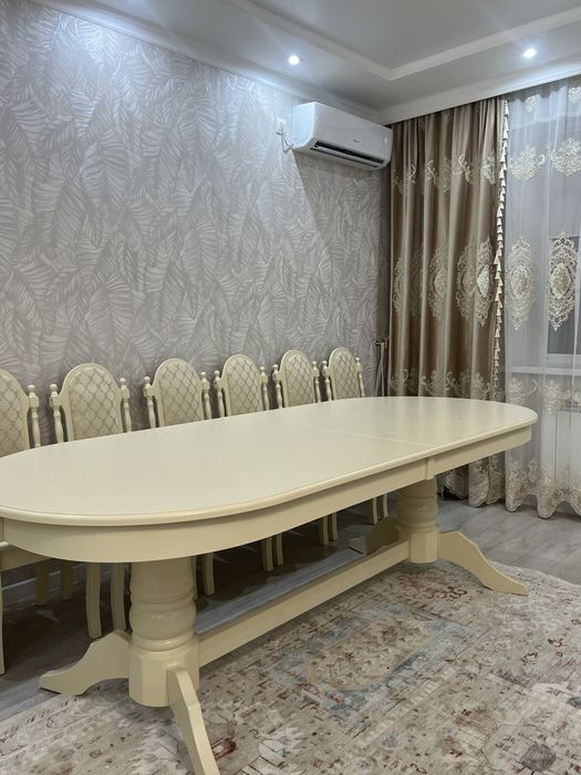 стол + 12 стулья сатылады