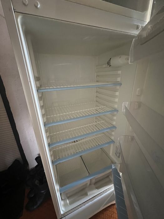 Холодильник indesit