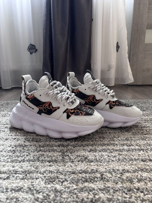 Versace chain reaction