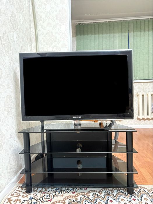 Телевизор с подставкой