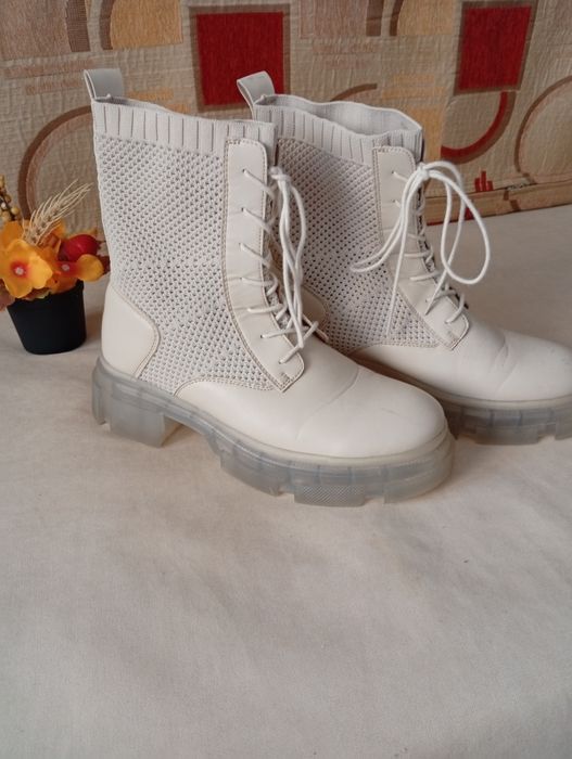 Красиви пролетно-есенни боти