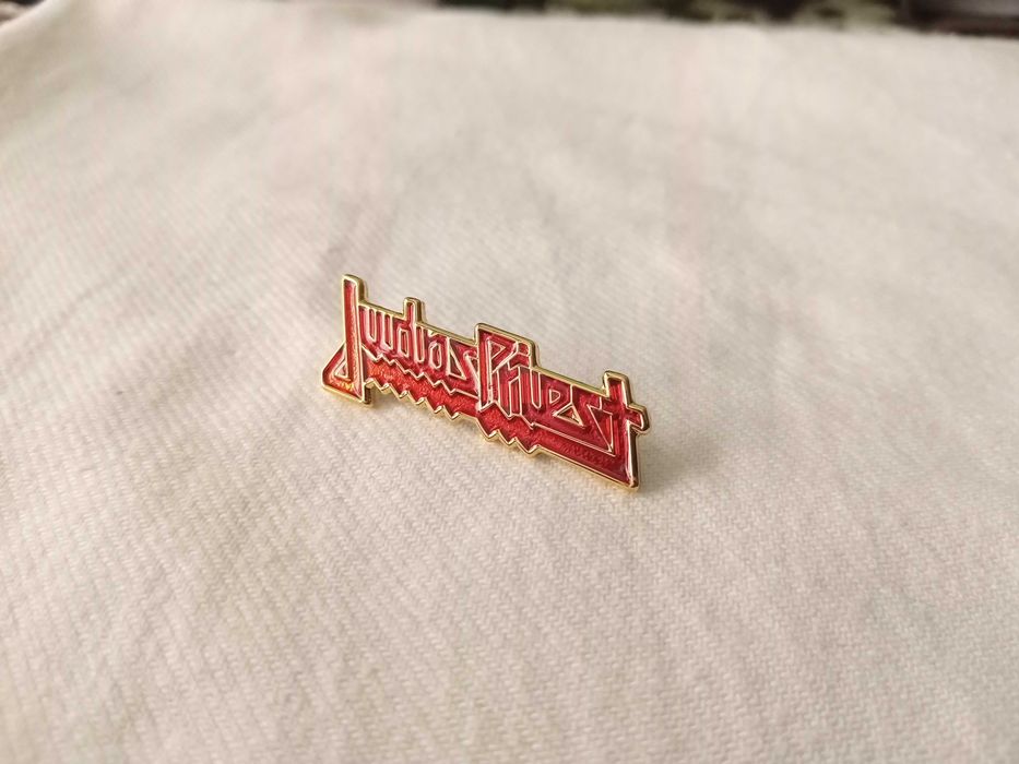 Стари метъл аксесоари. (Медальони, Брошки, Гривни)