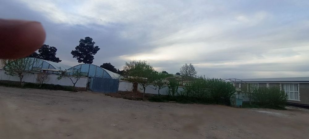 Parnik 10 sotih yer maydoniga ega