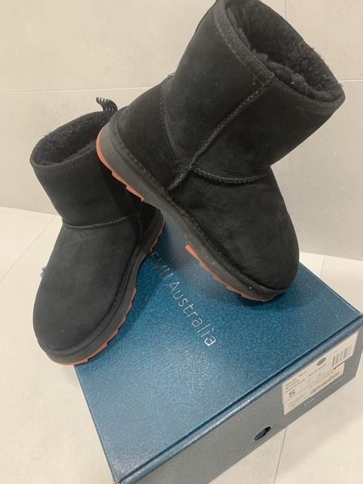 Ghete UGG EMU negre, SHARKY MINI, din piele intoarsa