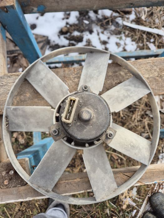 Вентилятор радиатора Гольф 3