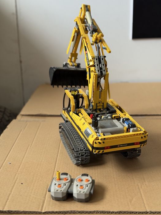 Lego 8043 моторизиран верижен багер Лего Technik 8043 Motorized Excavator  багерче модел 2010г дистанционно с мотор