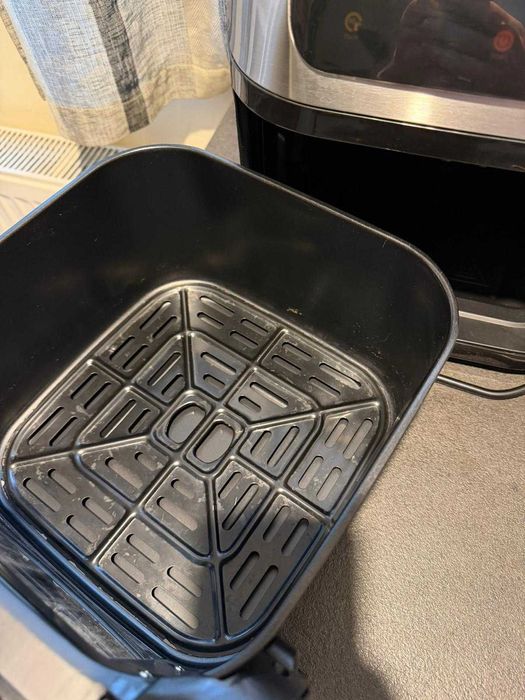 Friteuză cu aer cald 10L, digitală, stare foarte bună