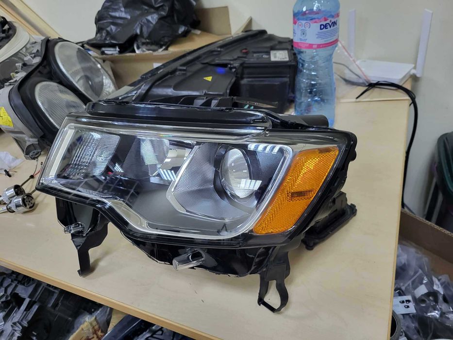 Ляв фар Jeep Cherokee WK2 USA Canada lqv far джип чероки американски