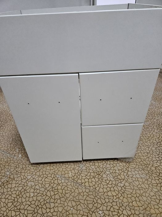 Mască  si chiuveta  de  baie noi