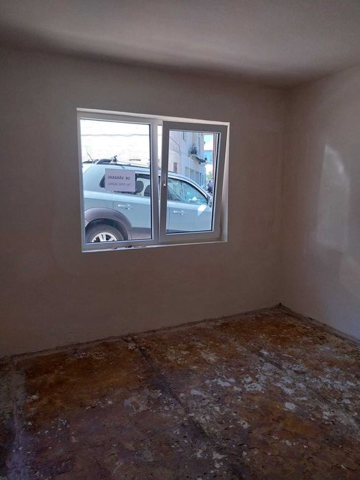 Vand apartament Centrul orasului Huedin este la partier se poate folosi ca spatiu comercial birou salon de infrumusetare etc