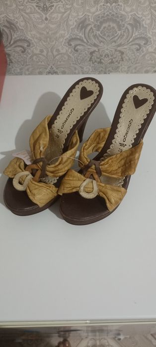 Босоножки кожаные новые