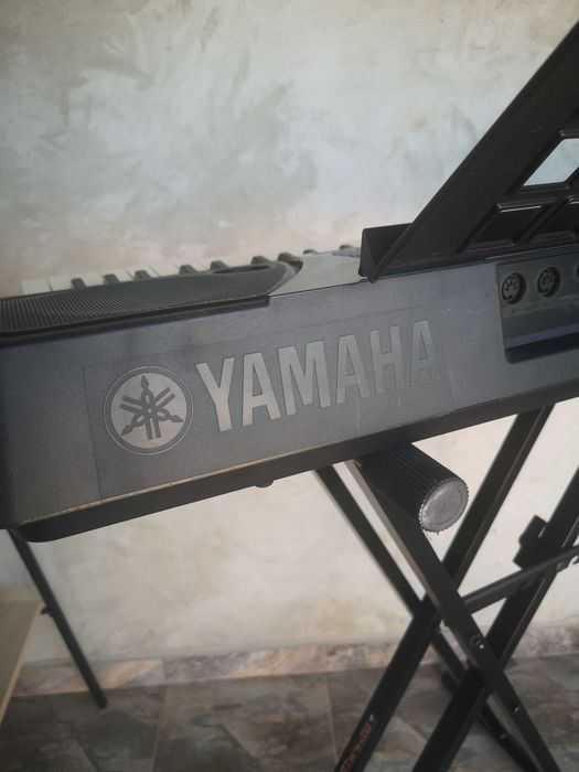 Orgă Yamaha PSR-175 + stativ metalic – stare foarte bună