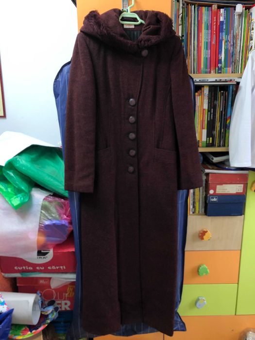 Haina dama din stofa visinie, eleganta, cu gluga, marimea 42 + Cadou