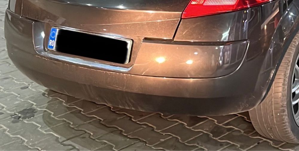 Vând 2 bări spate Megane 2 hatchback și o bara fata facelift avariata