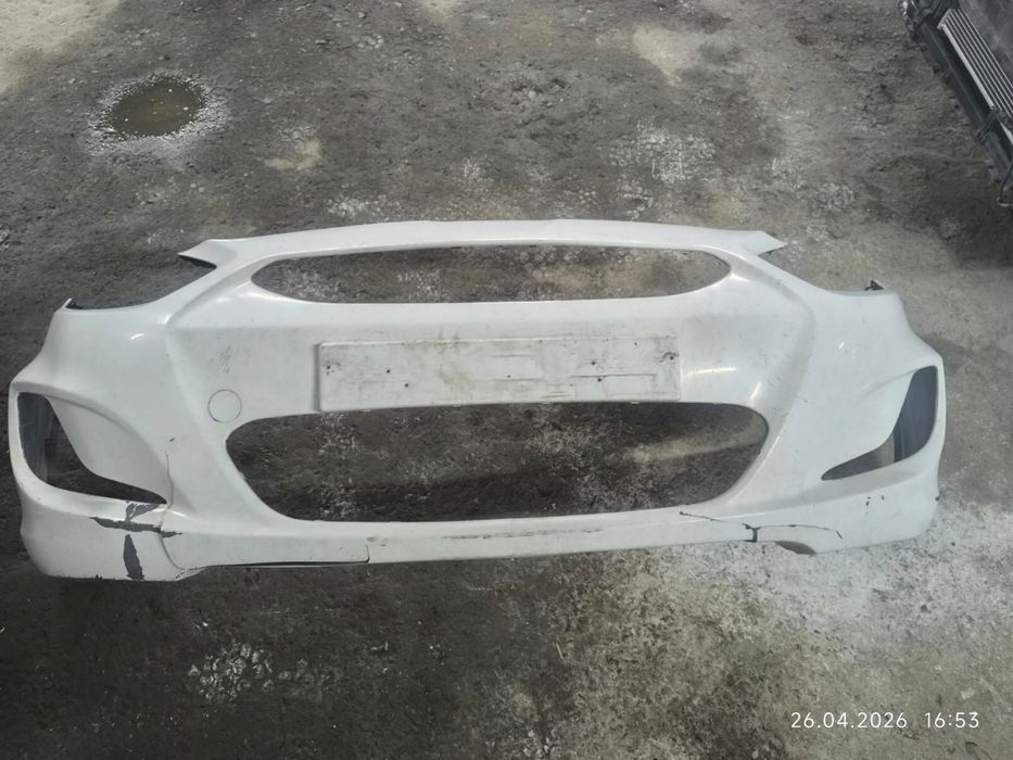 Передний бампер на Hyundai Accent