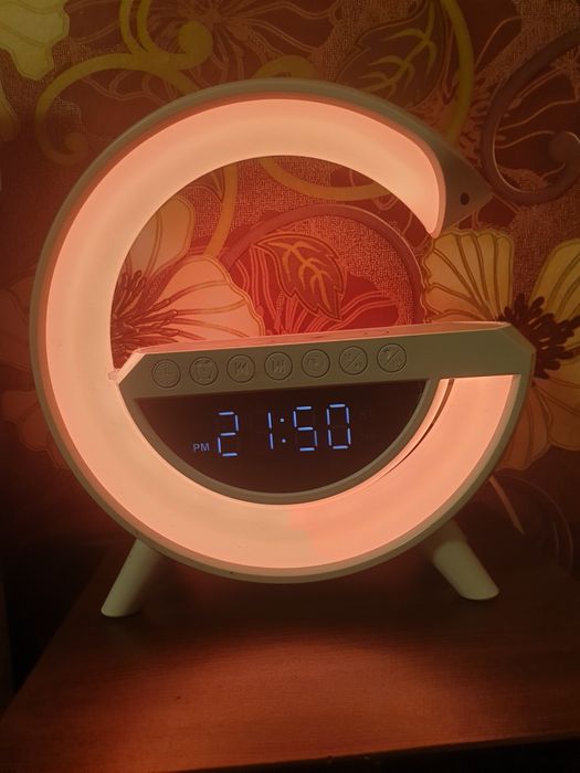 Докстанция за зареждане на телефони.