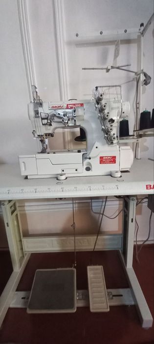 Эгасига кунгирок килилар. Тикув машинаси янги