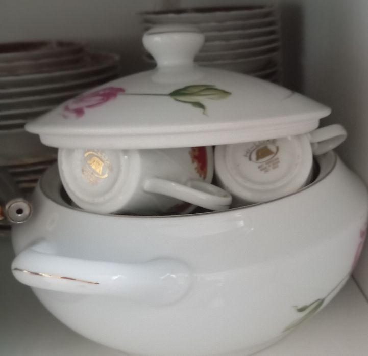 Продам столовый сервиз 70 штук