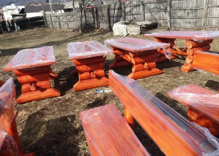 Leagane si mese rustice