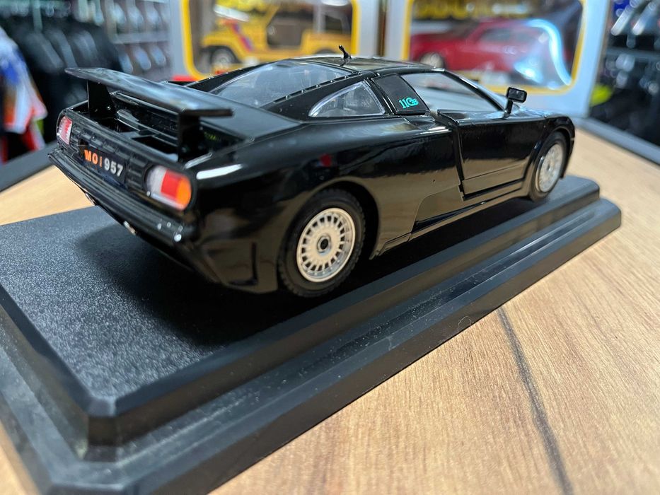 Метална колекционерска количкa BBURAGO BUGATTI EB 110  мащаб 1:24