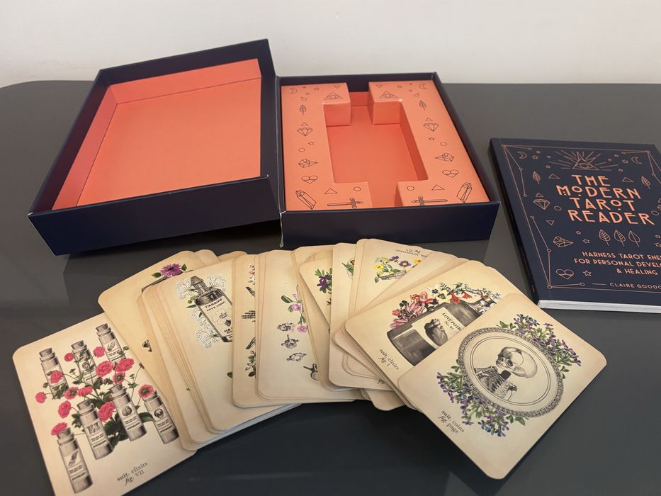 THE MODENN TAROT • READER (carti de tarot)