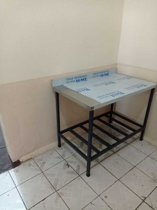 Стол производственный из нержавейки Zanglamaydigan po'latdan stol nerj