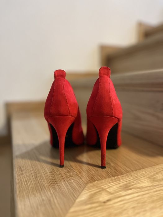 Pantofi rosii Bershka