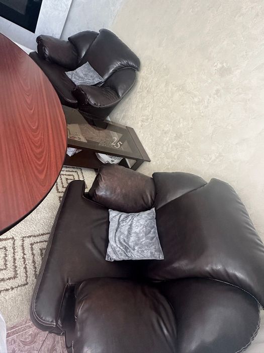Vând canapea si 2 fotolii