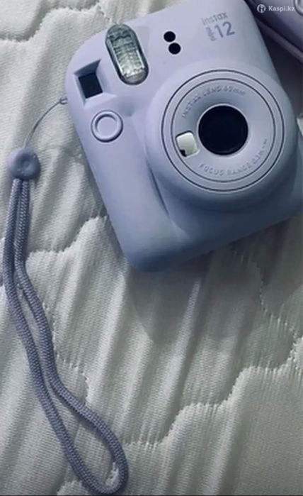 Продам срочно Instax mini 12
