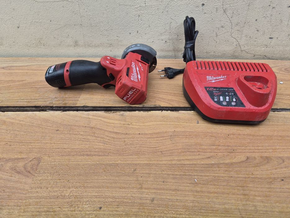 Polizor unghiular mini Milwaukee M12 FCOT