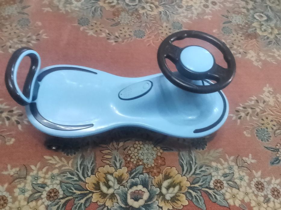 Продам детскую машинку