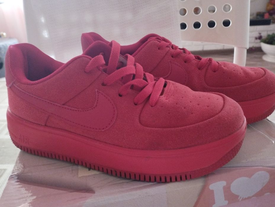 Кроссовки новые 38р