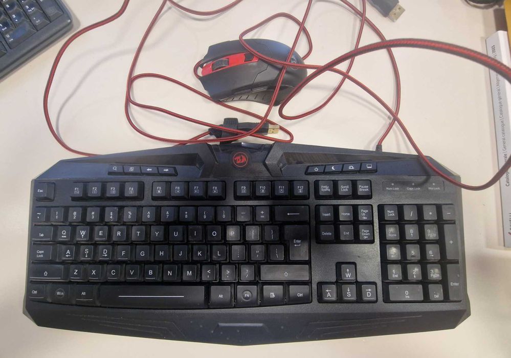 клавиатура, мишка и монитор