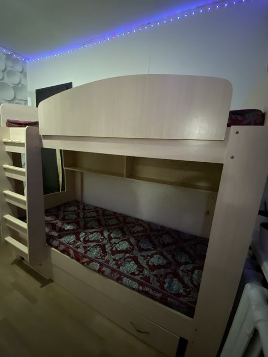 Продам 2-х ярусную кровать