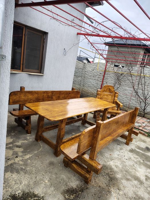 Masă cu băncuțe pentru curte