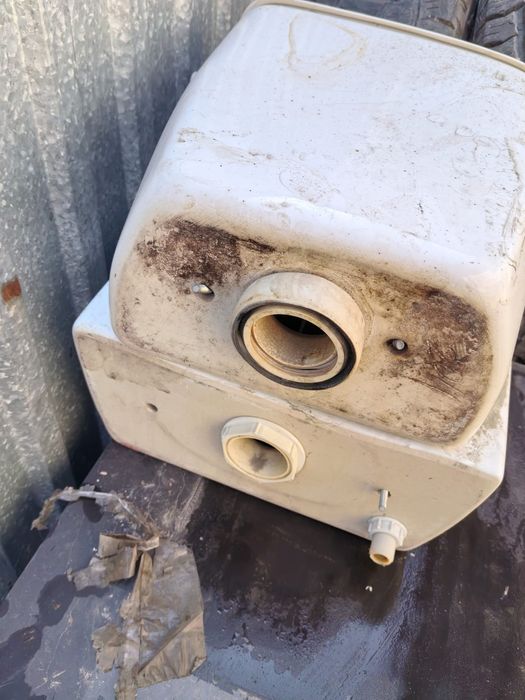 Бачок унитаз 2шт разные