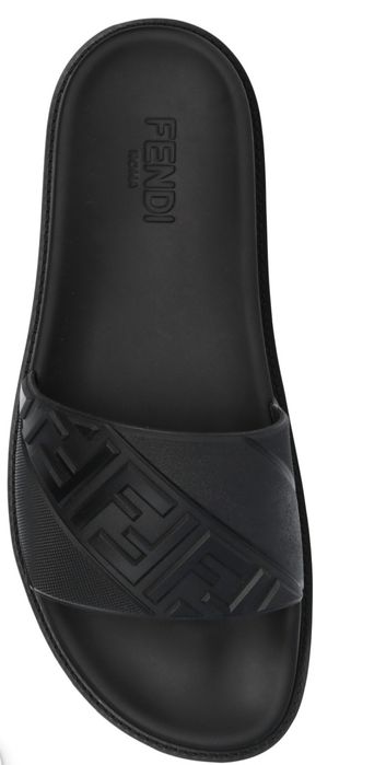 Мъжки чехли на Fendi