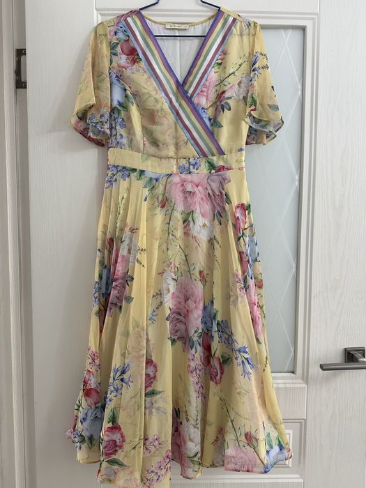 Продам женское платье.