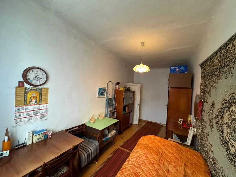 Продается  3-  комн квартира по адресу Царева  19