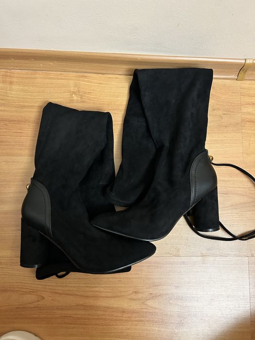 Велурени чизми на ток