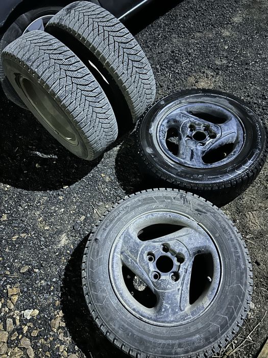 Продам зимнию резину шипами