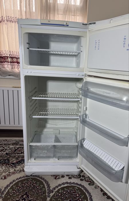 Indesit dvuxkamerniy ideal holatda holadilnik