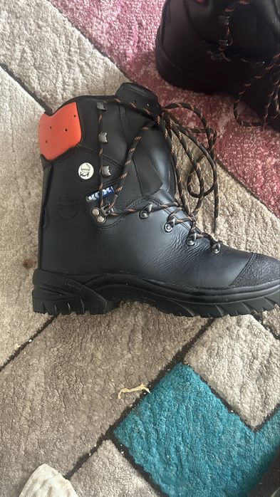 Vand bocanci forestier noi