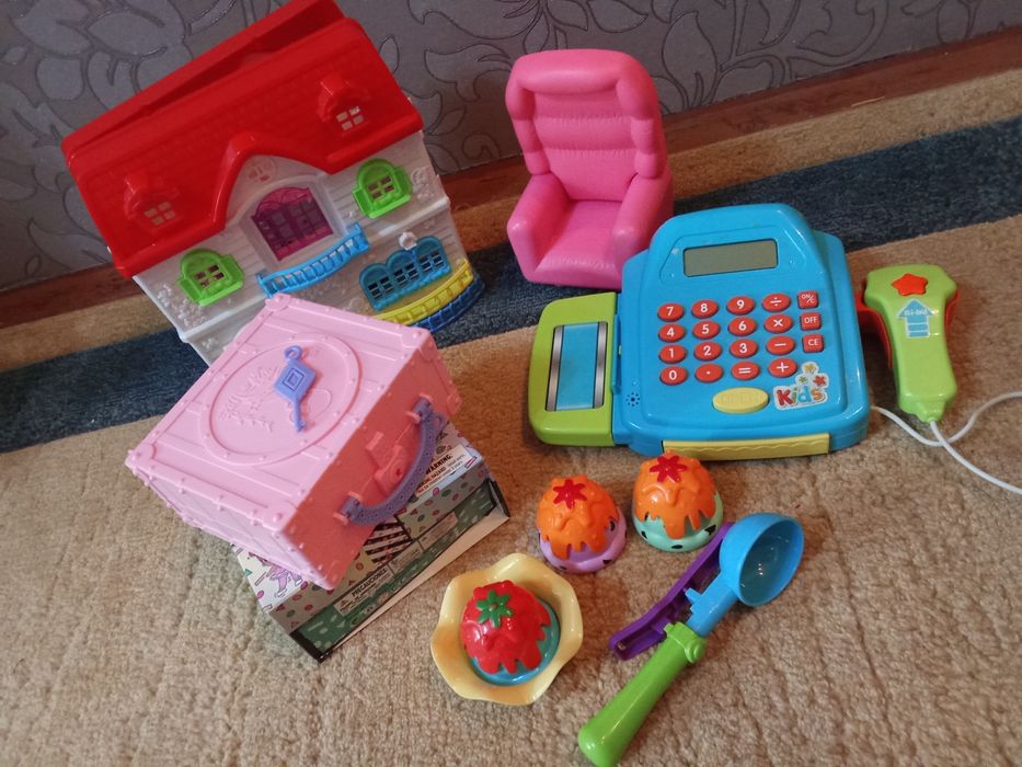 Продам игрушки для маленьких детей