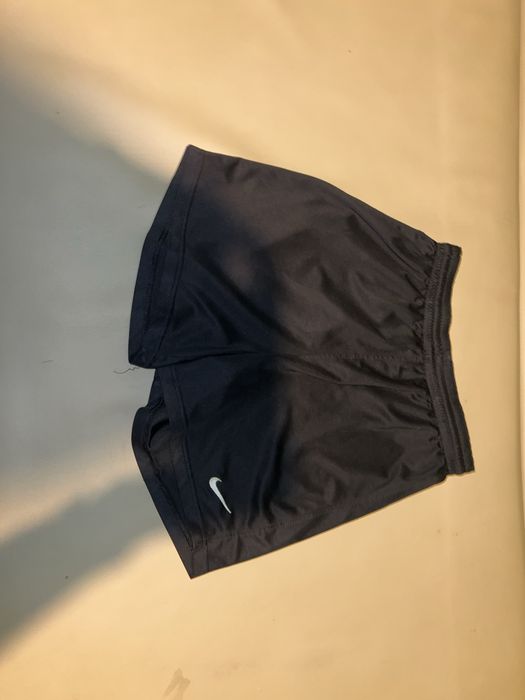 Pantaloni scurti si bluze ( Nike , Adidas , Puma)