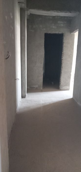 Kvartira karobka 8-etaj navruz kafe oldida 1 xona 2 xona qilsa boladi