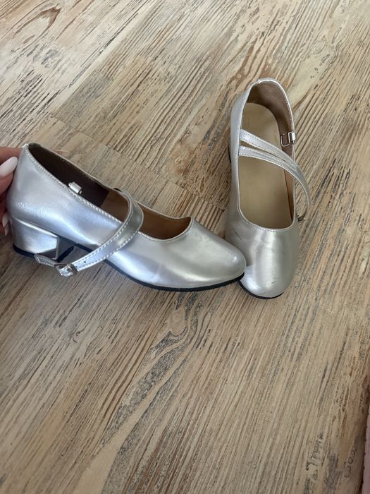 продаются туфлии